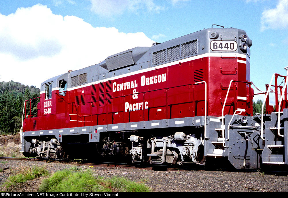 Central Oregon & Pacific GP9 #6440 leads local to Coquille.